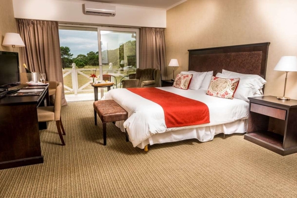 HOWARD JOHNSON HOTEL AND CONVE (Carlilo)